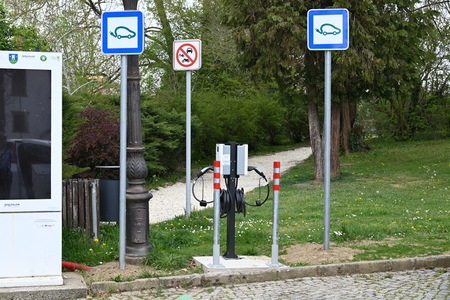 Vzpostavljena polnilna mreža za električna vozila