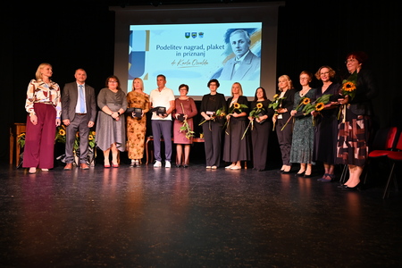 Ob mednarodnem dnevu učiteljev podelili priznanja, plakete in nagradi dr. Karla Ozvalda
